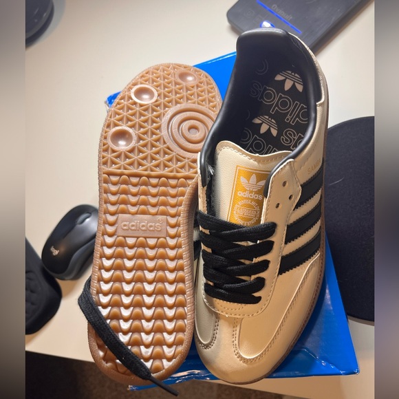 NWT Women's Adidas Tan and Black Casual Samba Style Sneakers Size 6.5 (7) - Picture 4 of 6